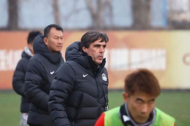 乐鱼官网-河南俱乐部一线队完成体检，冬训备战正式展开